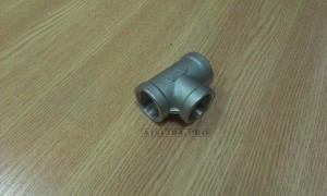 Тройник резьбовой нержавеющий