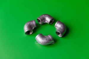 Отвод резьбовой нержавеющий 1/2" AISI 304